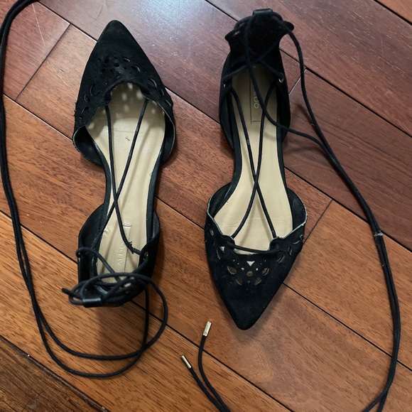 Black Aldo flats with wrap around ties - Picture 7 of 8
